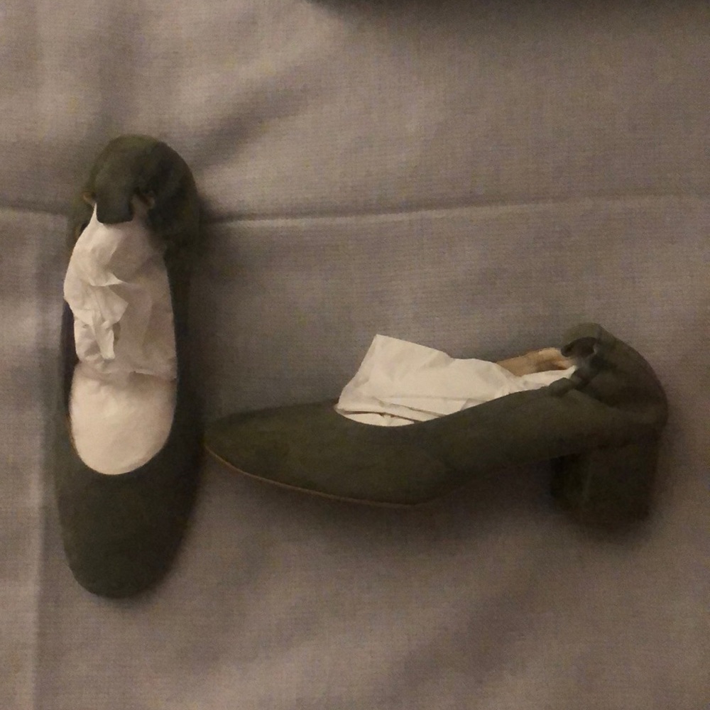 Everlane Day Heels — Olive Suede Size 6